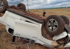 Caminhonete Hilux capota na zona rural entre Theobroma e Jaru