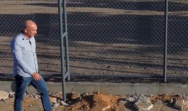 Campos de Vilhena começam a receber grama sintética com apoio de emenda do deputado Ezequiel Neiva