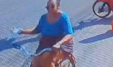 Câmera flagra mulher furtando bicicleta em frente a condomínio em Vilhena