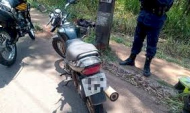 Polícia encontra motocicleta com placa clonada escondida em vegetação em Vilhena