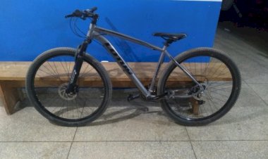 Suspeitos são presos após roubo de bicicleta e celular em Vilhena; vítima foi ameaçada com simulação de arma