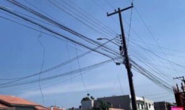 Prefeitura de Vilhena aplica multas à Energisa por fiação irregular em postes da cidade