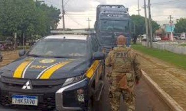 PRF apreende veículo com sinais adulterados e anfetaminas na BR-364, em Ariquemes