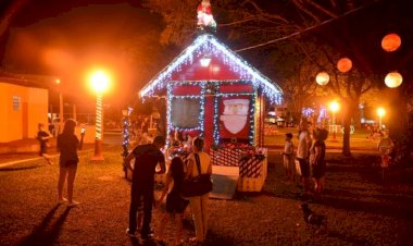 VILHENA: Casa do Papai Noel é alvo de furto e decoração natalina é danificada na Praça Nossa Senhora Aparecida