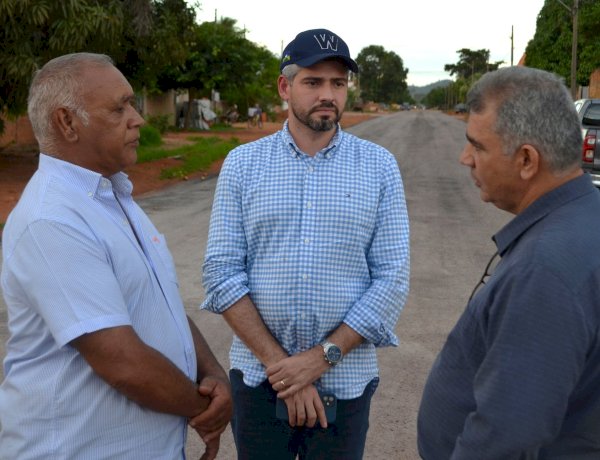 Wiveslando Neiva acompanha avanço das obras de pavimentação em bairros de Cerejeiras
