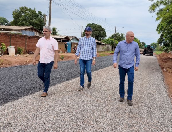 Cerejeiras recebe R$ 2 milhões para obras de microrrevestimento asfáltico viabilizadas por Ezequiel Neiva