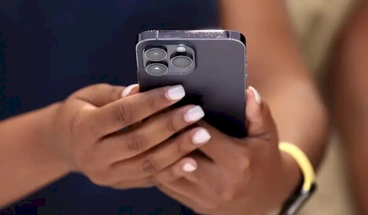 Mulher tem iPhone furtado em casa noturna no centro de Vilhena