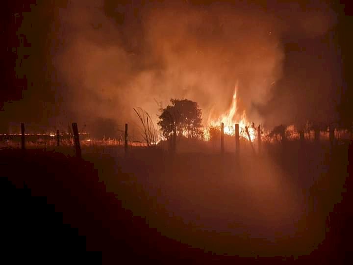 Incêndio em residência assusta moradores e mobiliza equipes de emergência em Cerejeiras