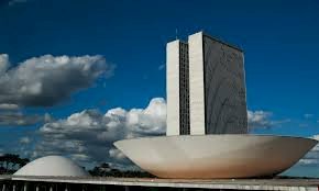 Câmara pode votar com urgência projeto que combate exposição digital de crianças e adolescentes
