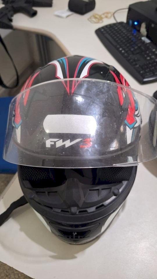 Capacete é furtado de moto enquanto dono fazia lanche em comércio de Vilhena