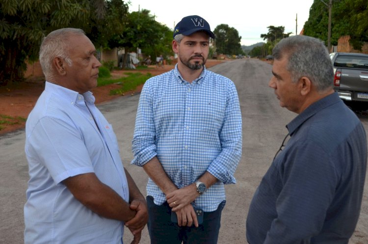 Wiveslando Neiva acompanha avanço das obras de pavimentação em bairros de Cerejeiras