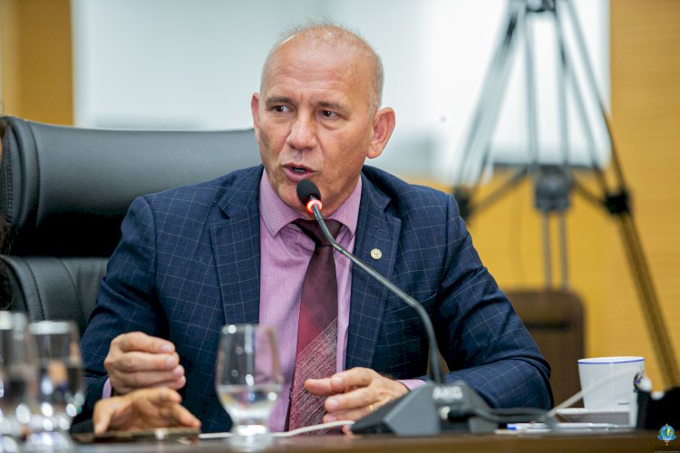 Defesa de Ezequiel Neiva esclarece que deputado não está inelegível e detalha situação judicial