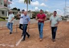 Ezequiel Neiva acompanha obras de novo estacionamento que vai modernizar o centro de Colorado do Oeste