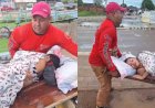 Família improvisa maca com porta e leva jovem ferida após demora de ambulância em Porto Velho