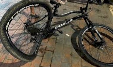 Acidente entre moto e bicicleta deixa duas pessoas feridas em cruzamento de Jaru