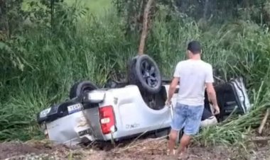 Médico escapa ileso após capotamento impressionante na BR-364, em Rondônia