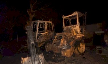 Máquinas do DER são destruídas em incêndio criminoso na RO-471, em Cacoal