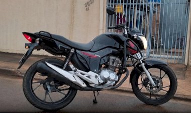 Motocicleta Honda CG Titan é furtada em frente ao SESC LER e proprietário pede ajuda para localizá-la