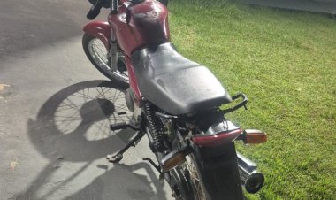 Suspeito foge da Polícia Militar, coloca pedestres em risco e acaba preso com motocicleta roubada em Cerejeiras