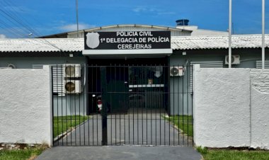 CEREJEIRAS: Mulher é presa após furtar celular e galões de produtos de limpeza