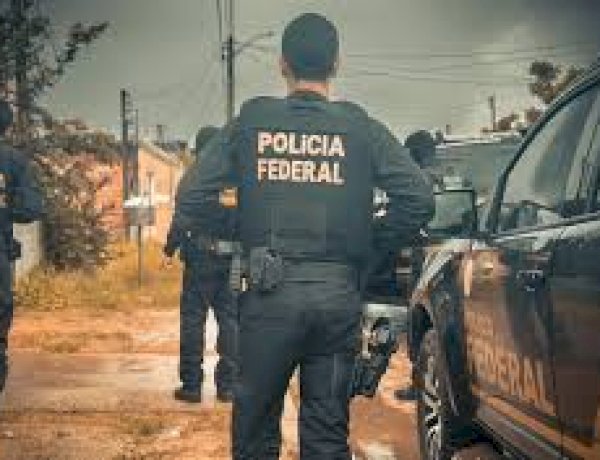 Polícia Federal deflagra operação contra tráfico interestadual e apreende armas e dinheiro em Ji-Paraná