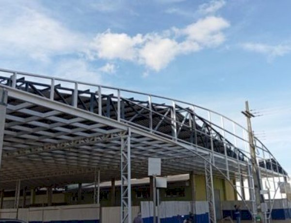 Feira Municipal de Cerejeiras é alvo de nova invasão e feirantes relatam prejuízos recorrentes