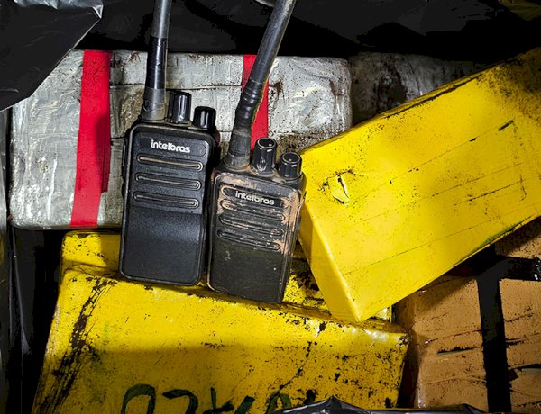 Traficante atira contra policiais durante perseguição e abandona carro com 30 kg de drogas em Guajará-Mirim