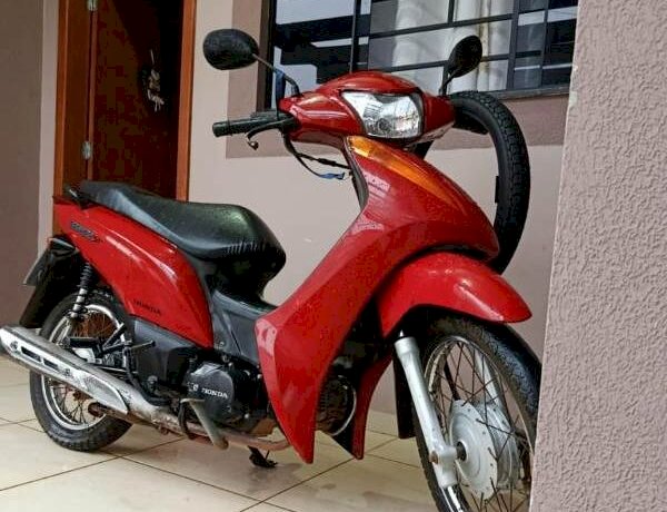 Mulher tem motoneta roubada por criminoso no bairro Orleans, em Vilhena