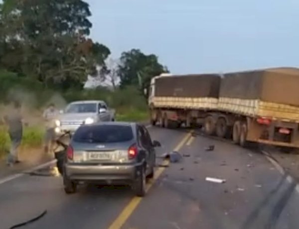 Colisão entre caminhonete e motocicleta deixa dois mortos na BR-364, em Jaru