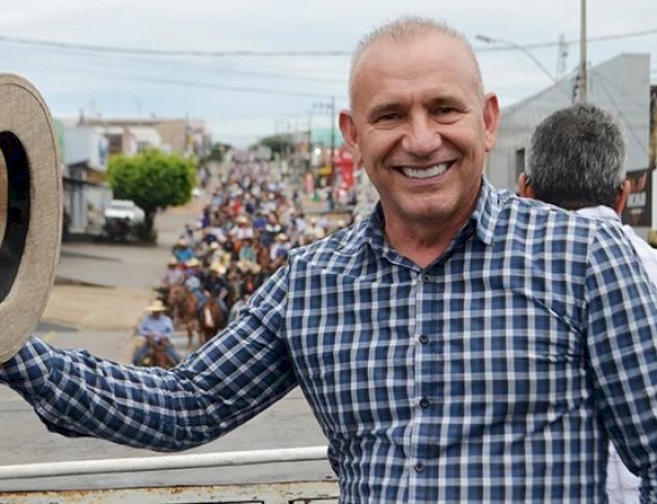 Cavalgada abre a 38ª Expocol e reúne multidão em celebração das tradições do Cone Sul