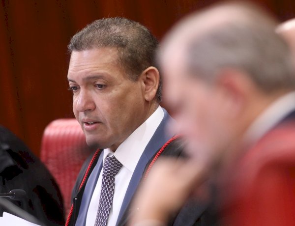STF SUSPENDE EFEITOS DE CONDENAÇÃO E DEVOLVE ELEGIBILIDADE DE ACIR GURGACZ PARA AS ELEIÇÕES
