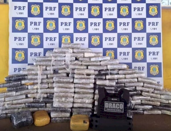 Polícia apreende 160 kg de skunk escondidos em baldes de massa corrida em Ji-Paraná