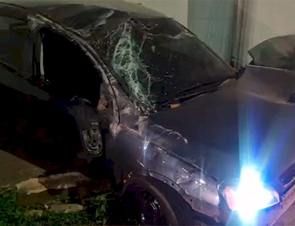 Corsa fica destruído após capotar várias vezes no centro de Porto Velho