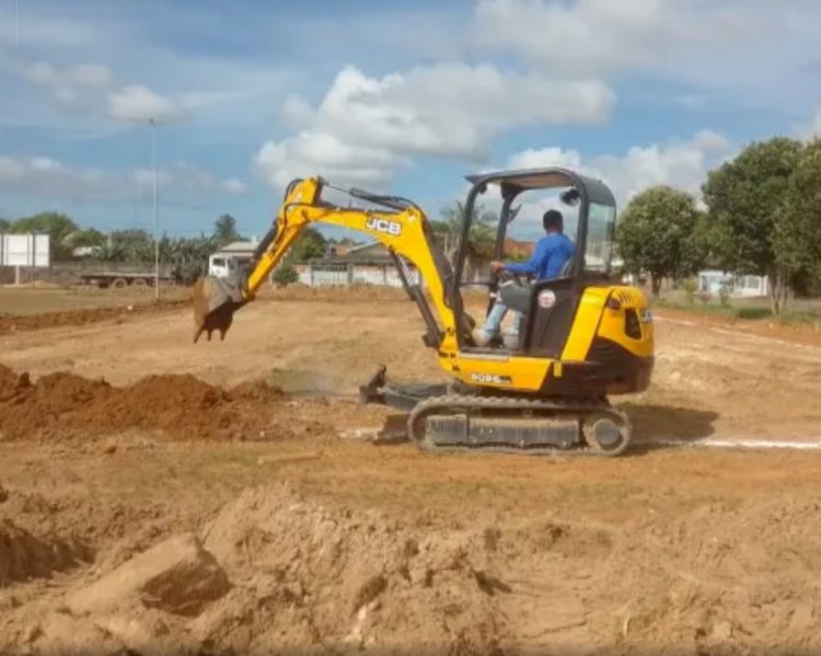 Vilhena inicia construção de três campos de futebol society com apoio de Ezequiel Neiva