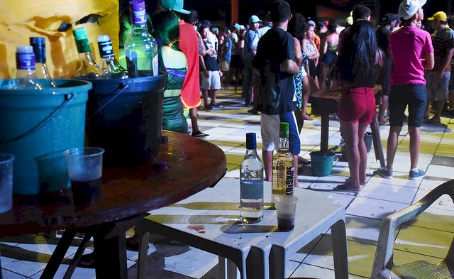 Denúncia de briga de casal leva PM a festa com menores consumindo álcool e tabaco em Vilhena