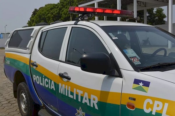 Homens encapuzados agridem adolescente em lanchonete de Chupinguaia