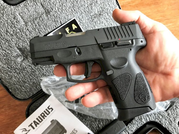 Homem tenta matar rival em barbearia de Vilhena a mando de facção e é preso após se refugiar em escola