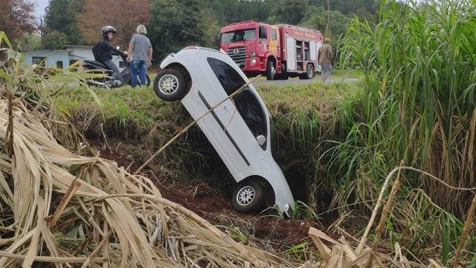 Homem morre após carro cair em ribanceira na BR-364 entre Vilhena e Pimenta Bueno