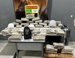 Suspeitos reagem a abordagem, são baleados e PM apreende 31 tabletes de droga em Porto Velho