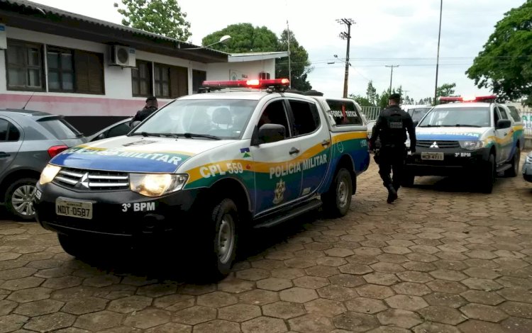 Mulher é detida por posse de droga após desacato e resistência durante abordagem em Vilhena
