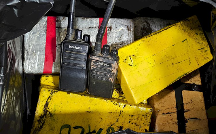 Traficante atira contra policiais durante perseguição e abandona carro com 30 kg de drogas em Guajará-Mirim