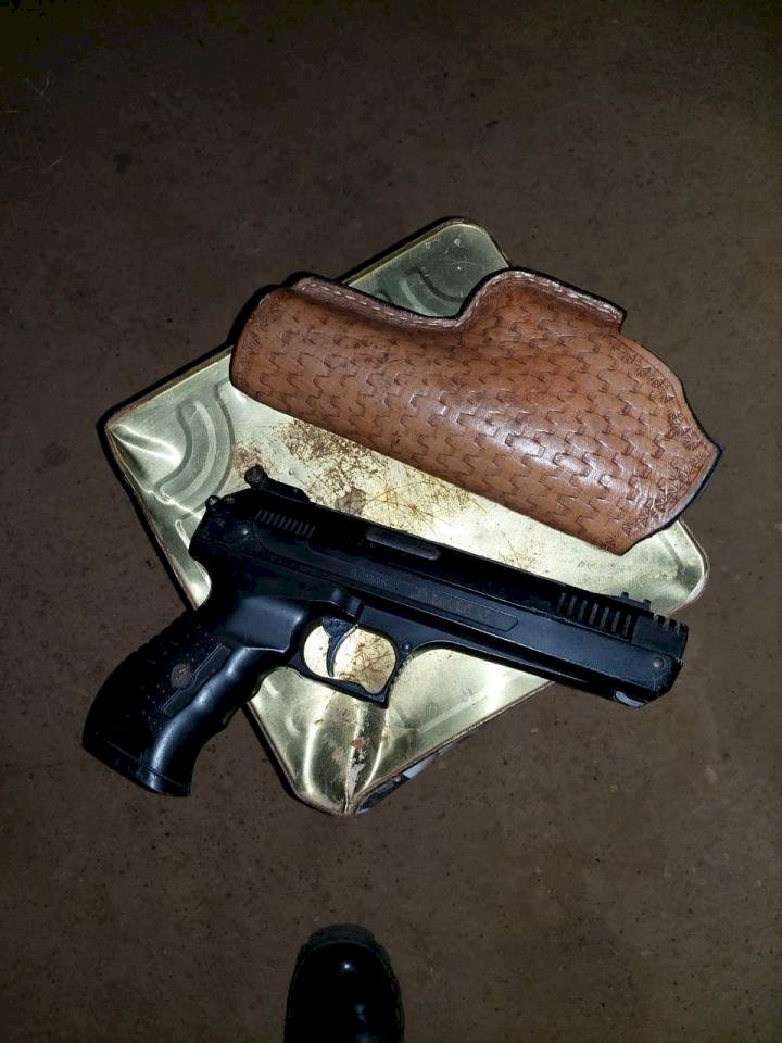 Polícia Militar prende suspeito com drogas e simulacro de arma durante abordagem em Jaru