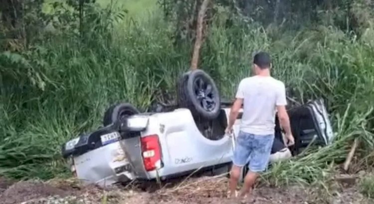 Médico escapa ileso após capotamento impressionante na BR-364, em Rondônia