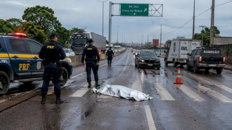 Pedestre morre após ser atingido por carro ao atravessar BR-364 em Porto Velho