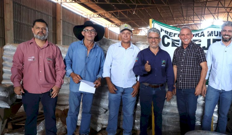CEREJEIRAS: Produtores rurais recebem mais de 15 toneladas de adubo por meio de emenda de Ezequiel Neiva