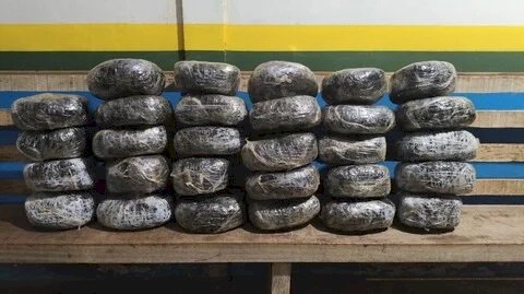 SÃO FRANCISCO DO GUAPORÉ: Polícia Militar apreende mais de 30 quilos de maconha após abordagem a veículo com pane mecânica