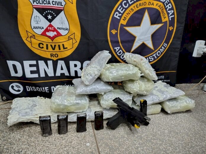Operação conjunta apreende drogas e pistola com numeração adulterada em transportadora de Ji-Paraná
