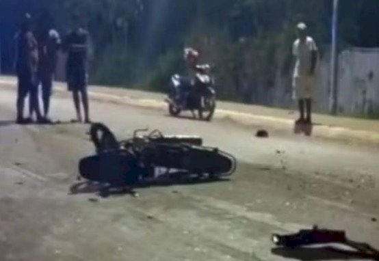 Dois motociclistas morrem após serem atingidos por caminhonete em Cujubim
