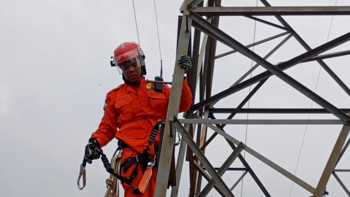 Menino de 5 anos é resgatado de torre de transmissão em Ariquemes