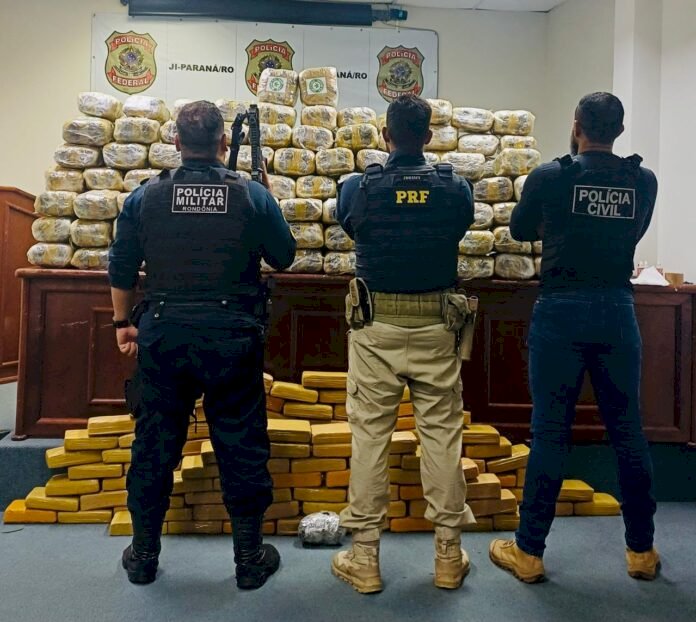 Ação conjunta termina com apreensão de mais de 337 kg de maconha e quase 1 kg de crack em Seringueiras
